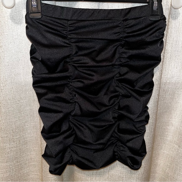 no comment | black top & skirt - Picture 2 of 4